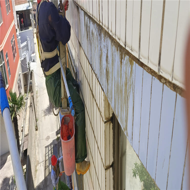 福建泉州市舊廠房清洗高空作業玻璃幕墻鋁塑板清洗外墻空鼓敲掉