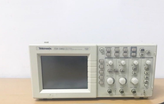 ̩˔ʾ TDS1002 60MHz 2Ch 1GSsʾ